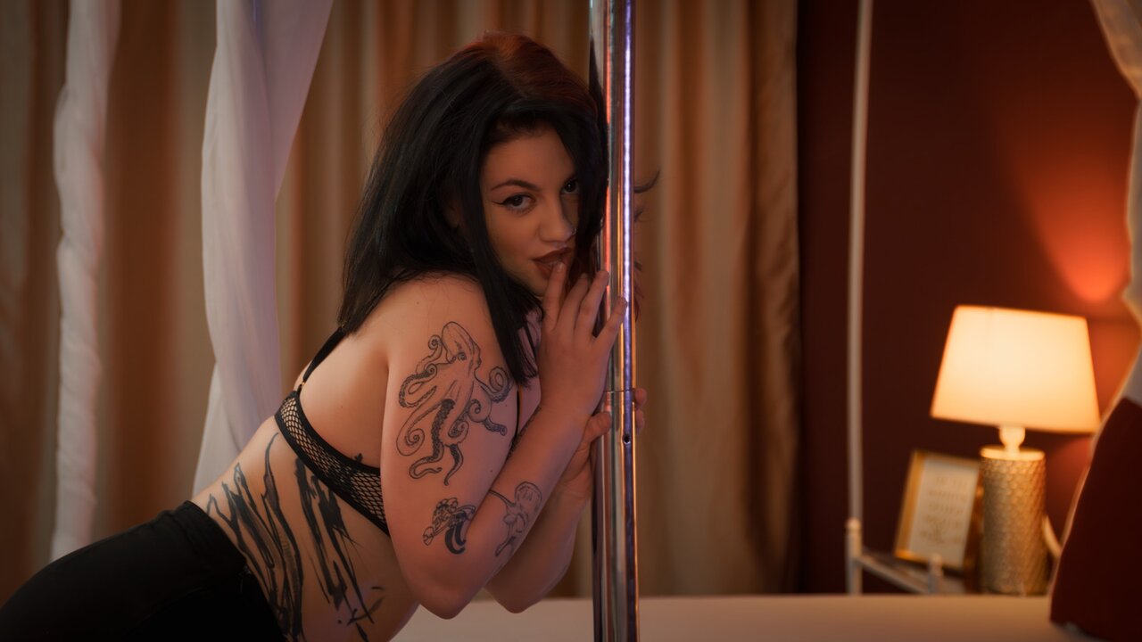 Catch SofieCarter’s Private Cam Show