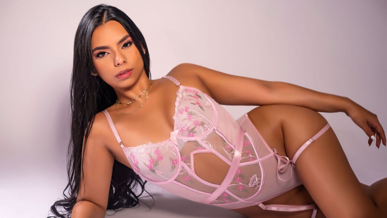 Catch SofyLauren’s Private Cam Show