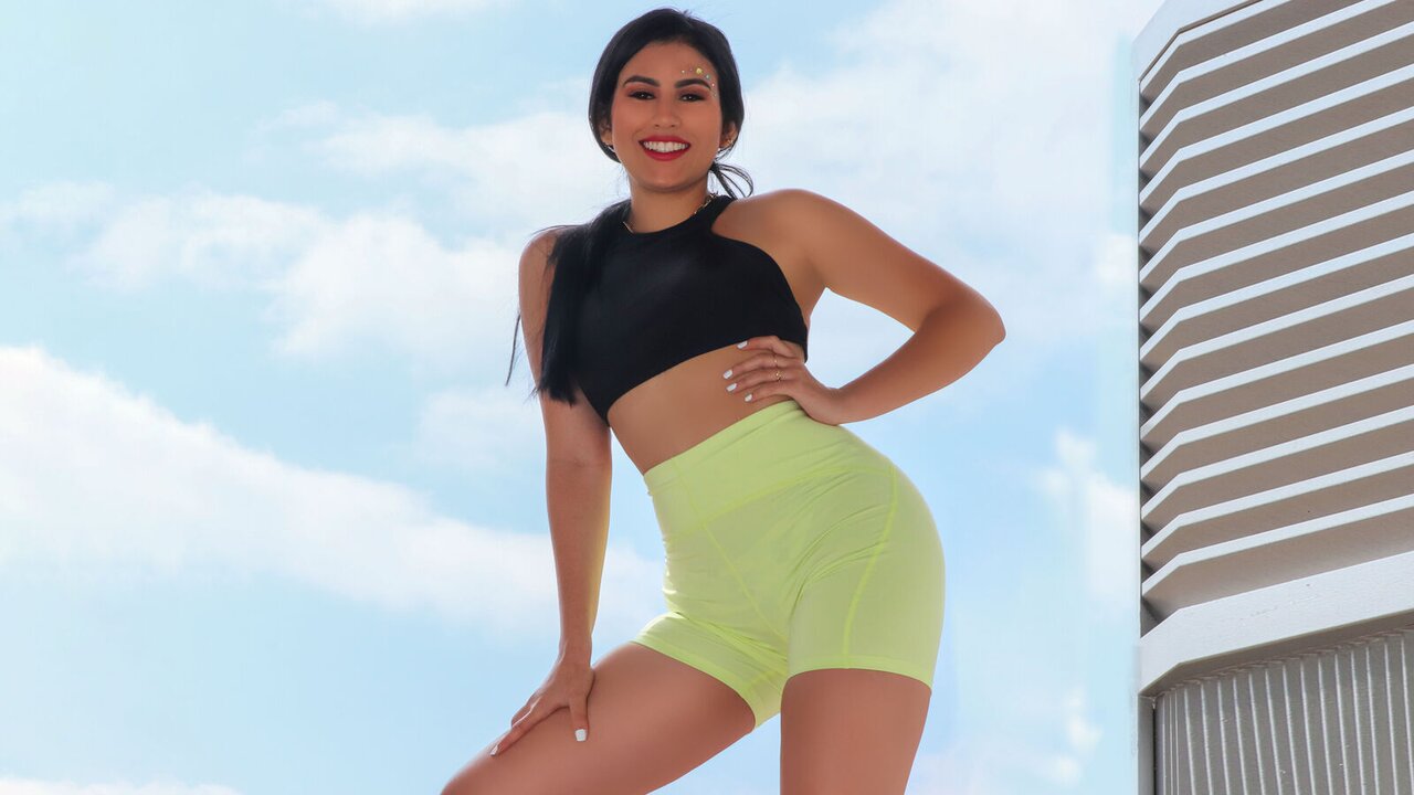 Catch SofyaBrooke’s Private Cam Show