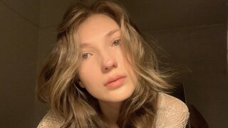 Catch SophieLix’s Private Cam Show
