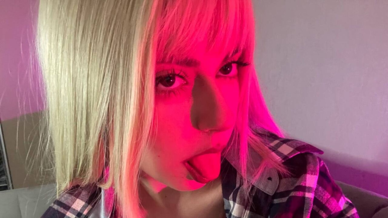 Catch StarlightMelody’s Private Cam Show