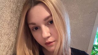 Catch StefaniLuxe’s Private Cam Show