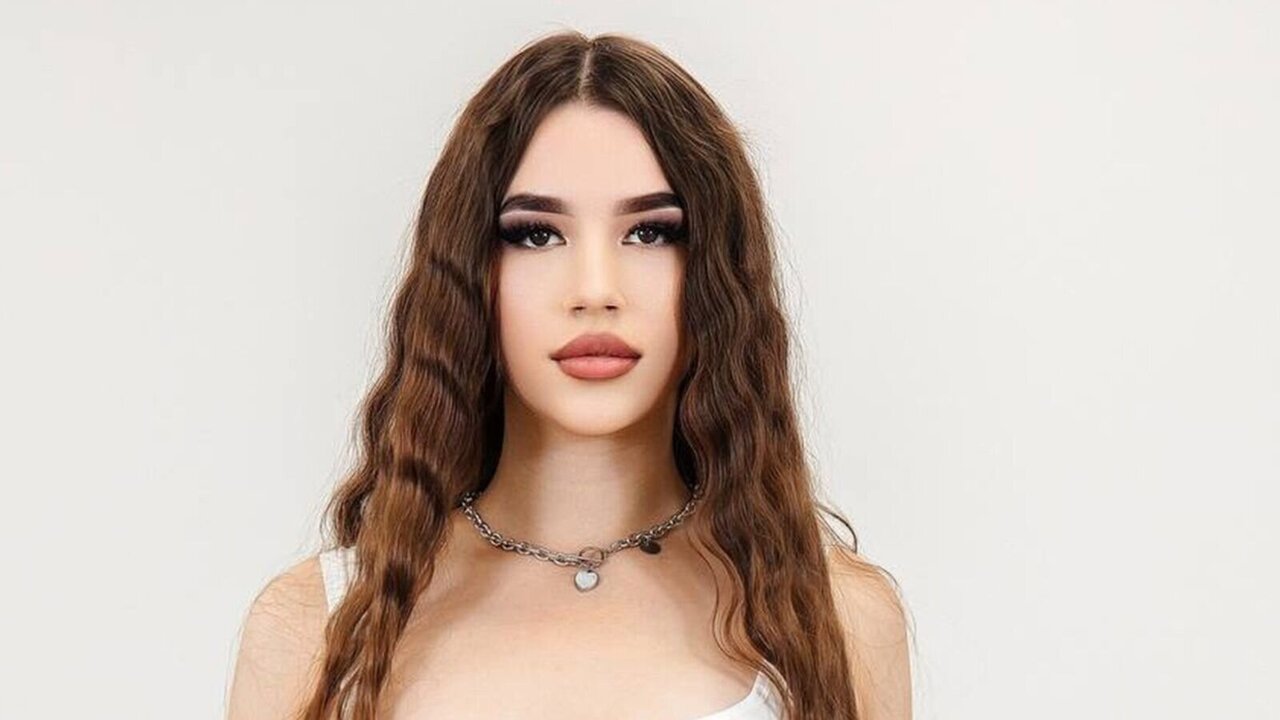 Catch StellaKilse’s Private Cam Show