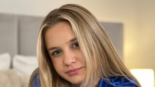 Catch SteshaSky’s Private Cam Show