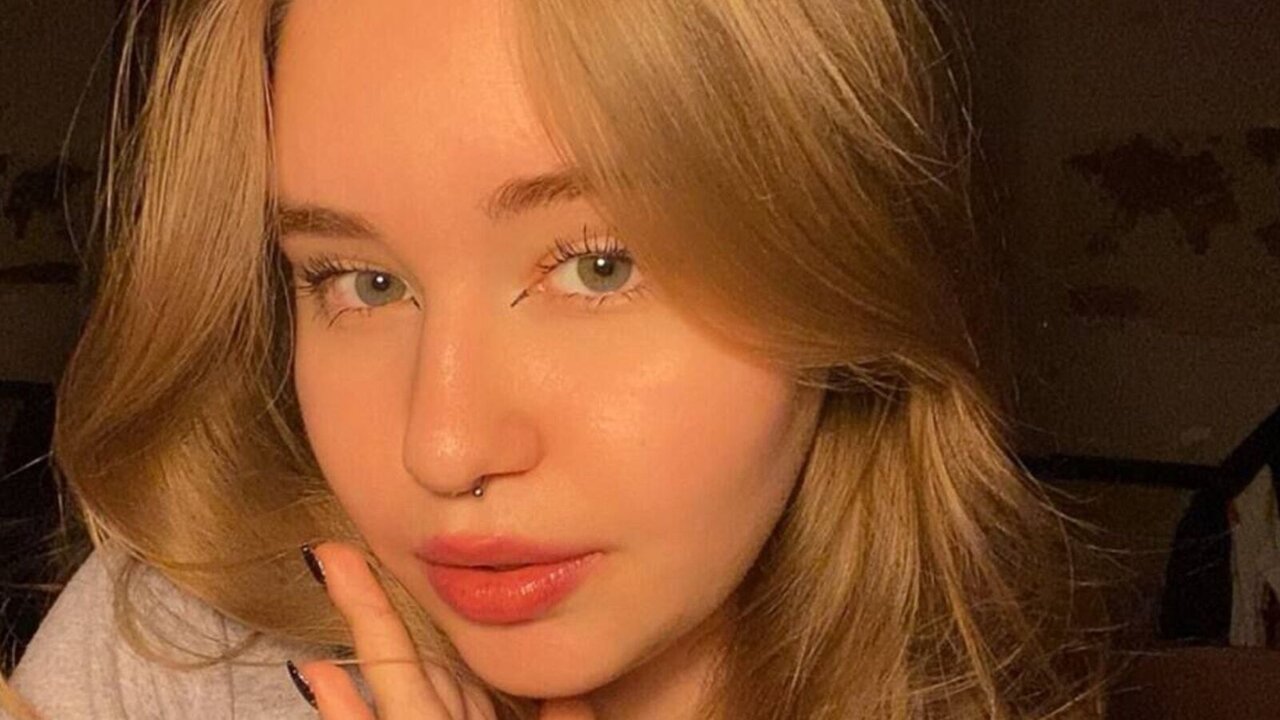 Catch SusanLee’s Private Cam Show