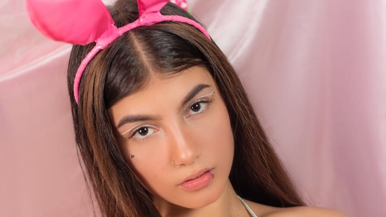 Catch TamaraCusters’s Private Cam Show