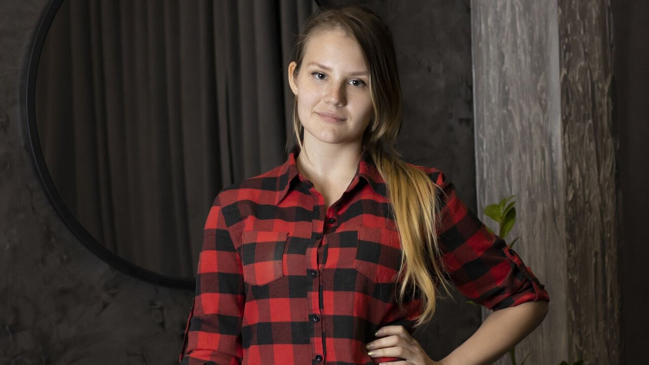 Catch TaraGibson’s Private Cam Show