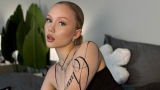 Catch TracySwon’s Private Cam Show