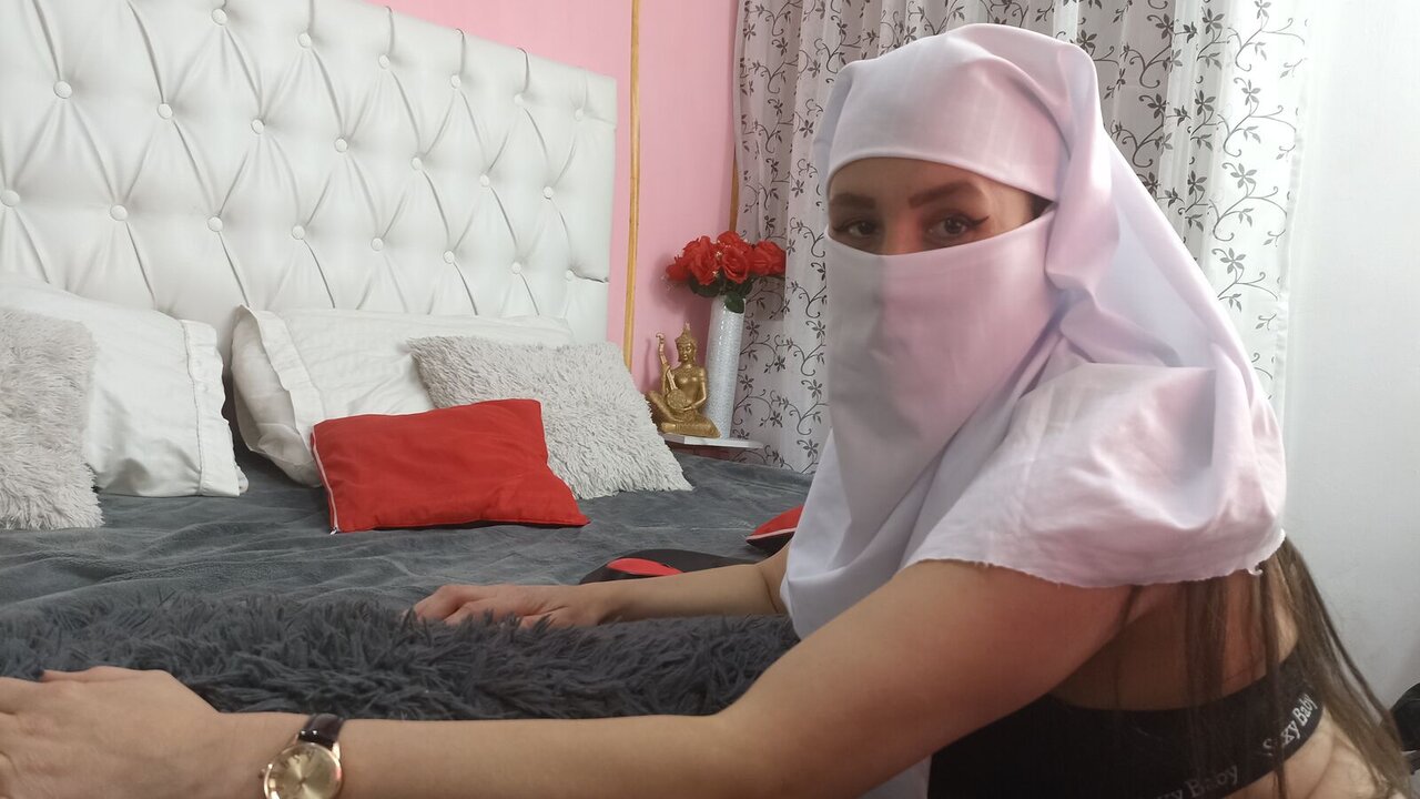 Catch VanessaVermillon’s Private Cam Show