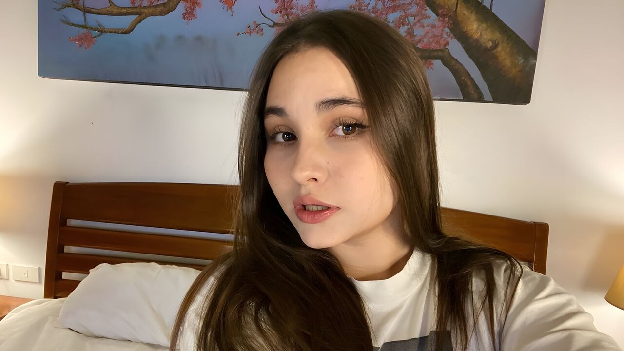 Catch VikkiMoon’s Private Cam Show