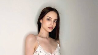 Catch VireyaVell’s Private Cam Show