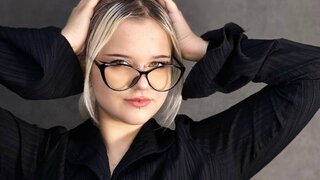 Catch VivianHortton’s Private Cam Show