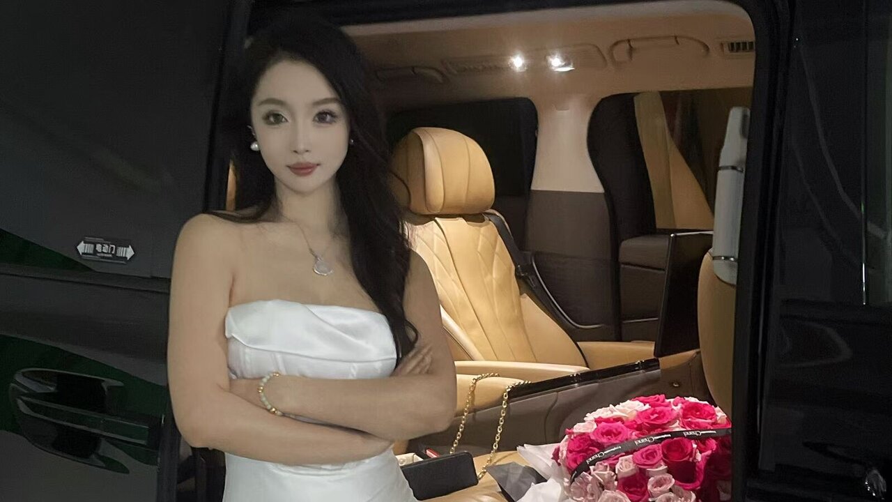 Catch Yangqinmm’s Private Cam Show
