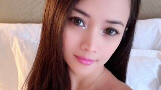 Catch YasmienAtos’s Private Cam Show