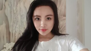 Catch YueShuang’s Private Cam Show