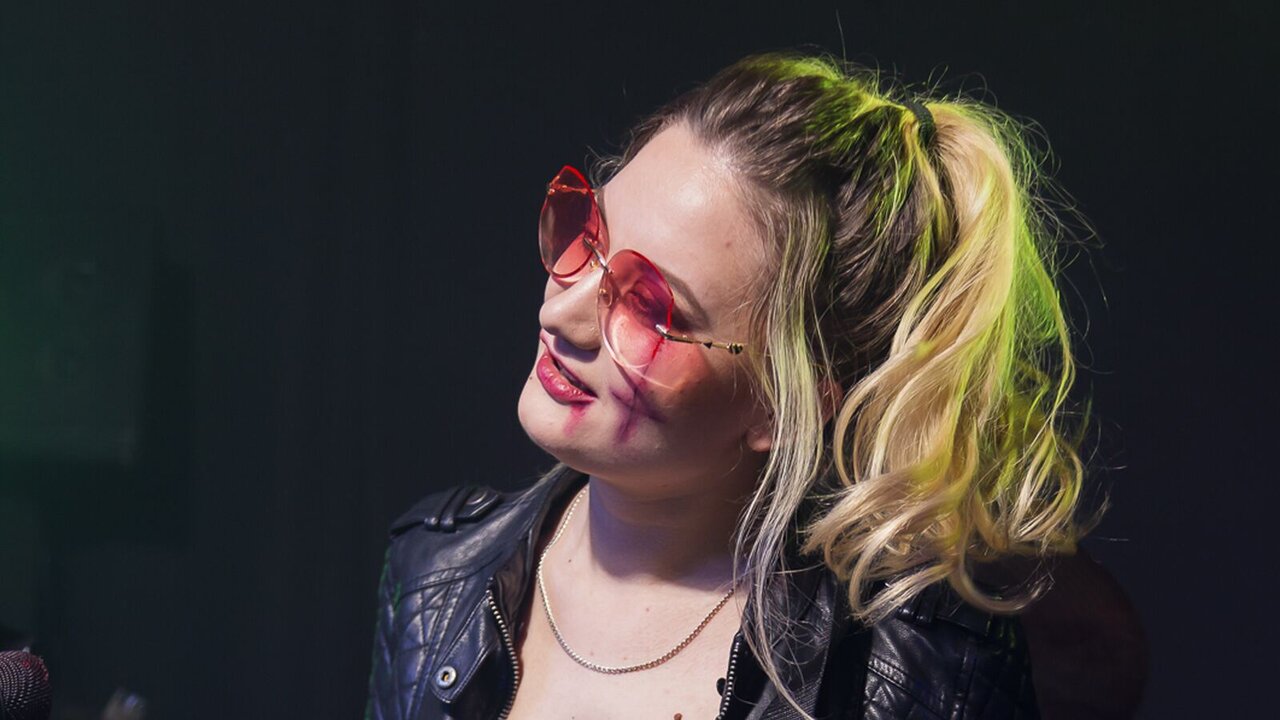 Catch YuliaPetrova’s Private Cam Show