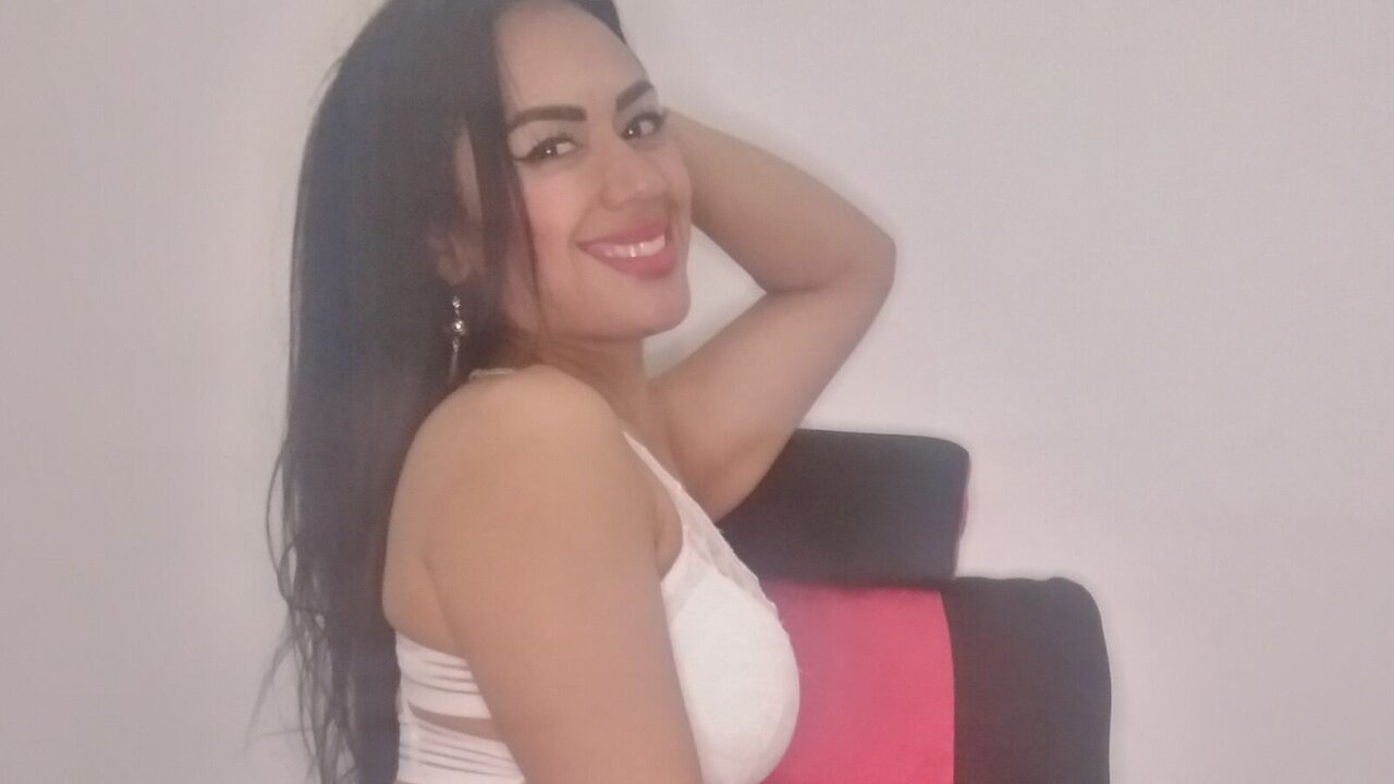 Catch YuliethSimons’s Private Cam Show