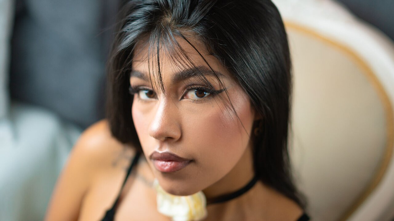 Catch ZafiraRouse’s Private Cam Show