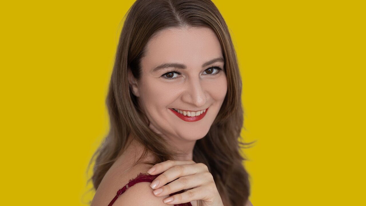 Catch BellaBoon’s Private Cam Show