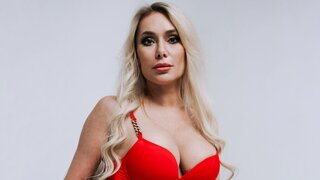 Catch IsadoraDunkan’s Private Cam Show