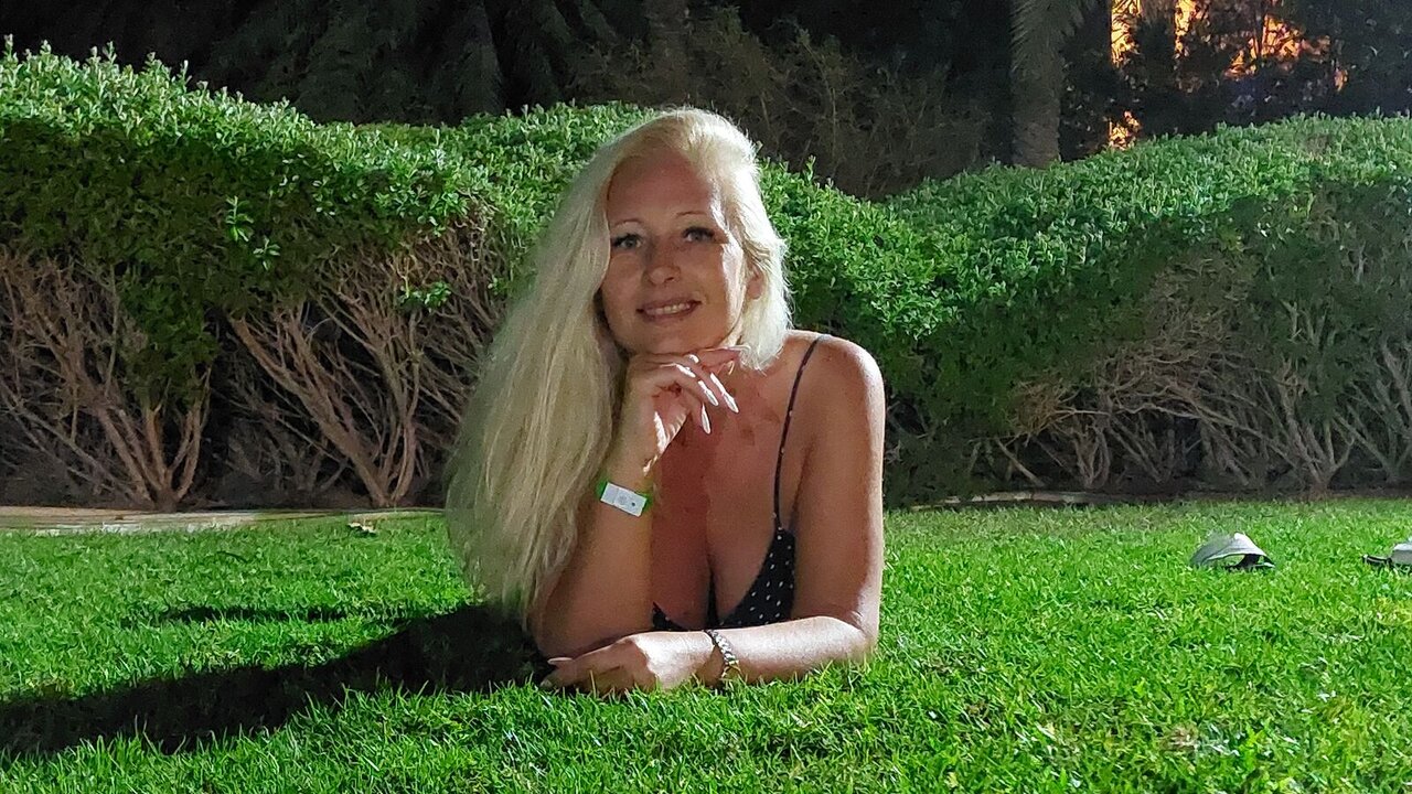 Catch ValeriaPrice’s Private Cam Show