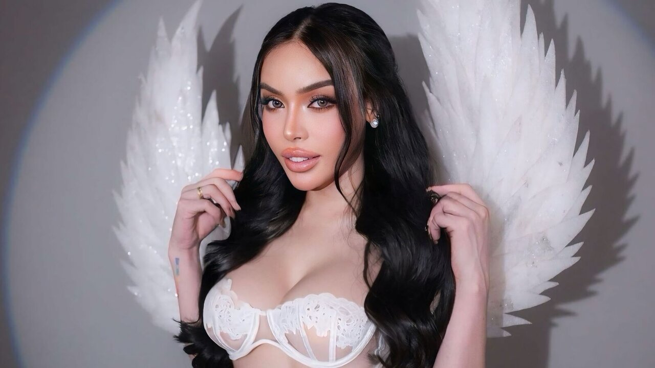 Catch BeIIaFox’s Private Cam Show