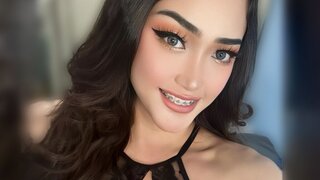 Catch BellaDaza’s Private Cam Show