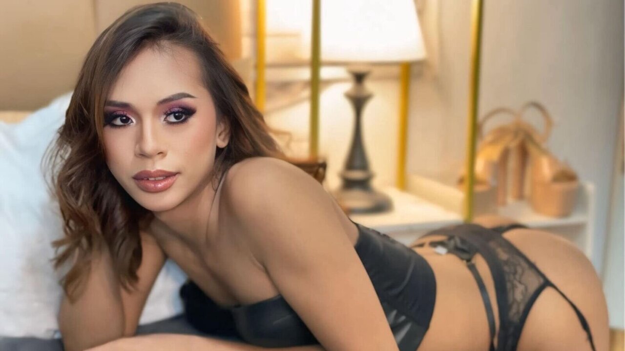 Catch ChanelleCox’s Private Cam Show