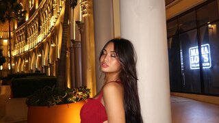 Catch ElleJames’s Private Cam Show