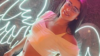 Catch KhalifaGold’s Private Cam Show