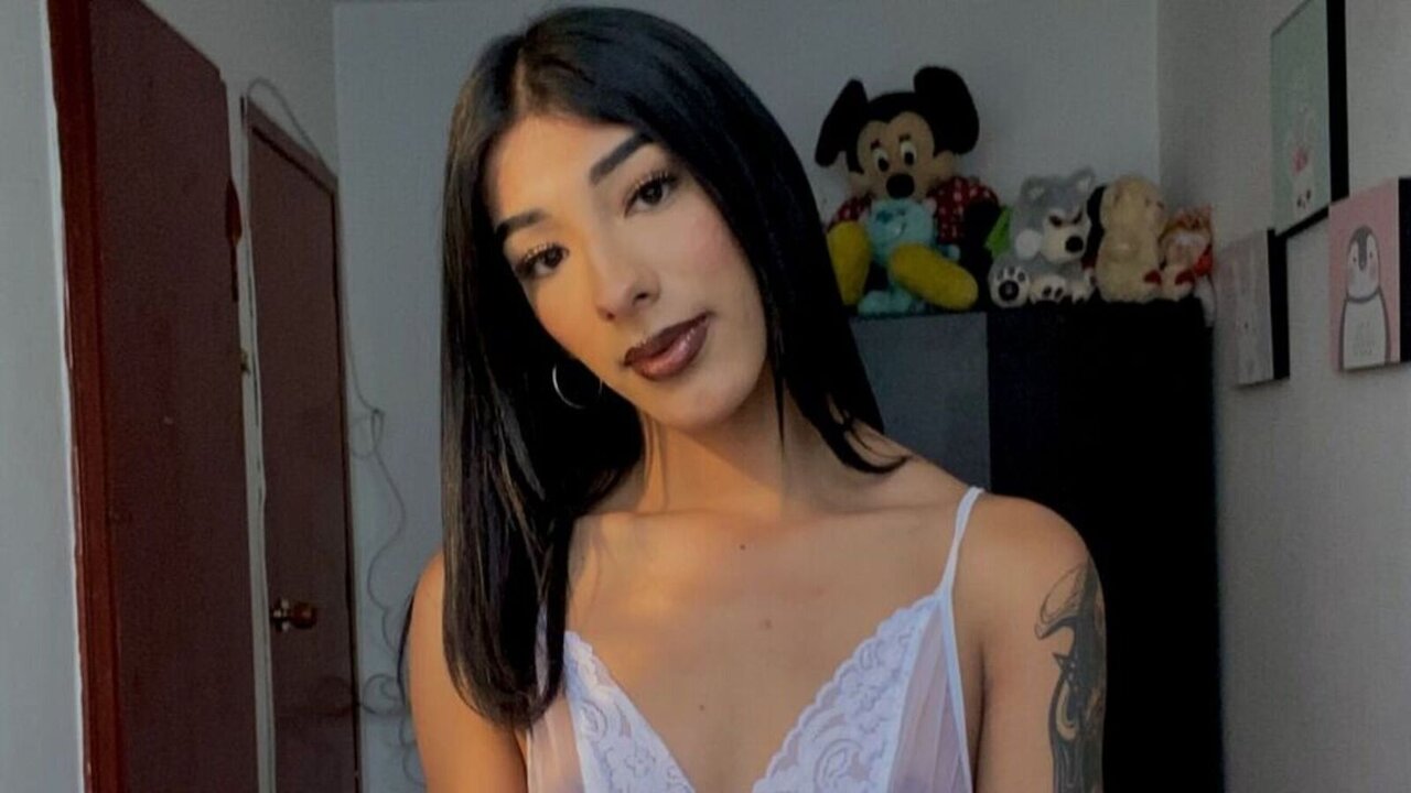 Catch MiahKendalk’s Private Cam Show