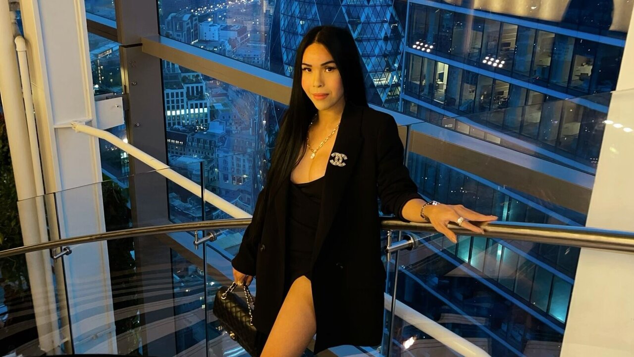 Catch MsJASMINsecret’s Private Cam Show