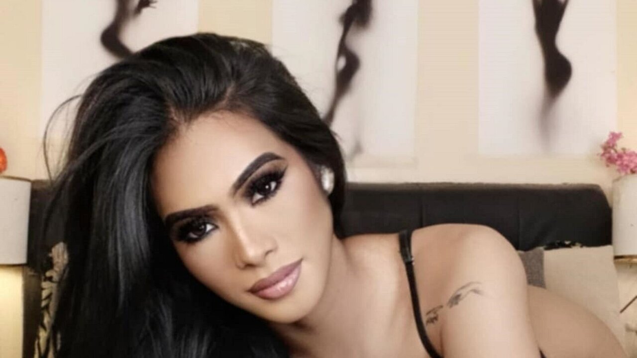 Catch QueenNylha’s Private Cam Show