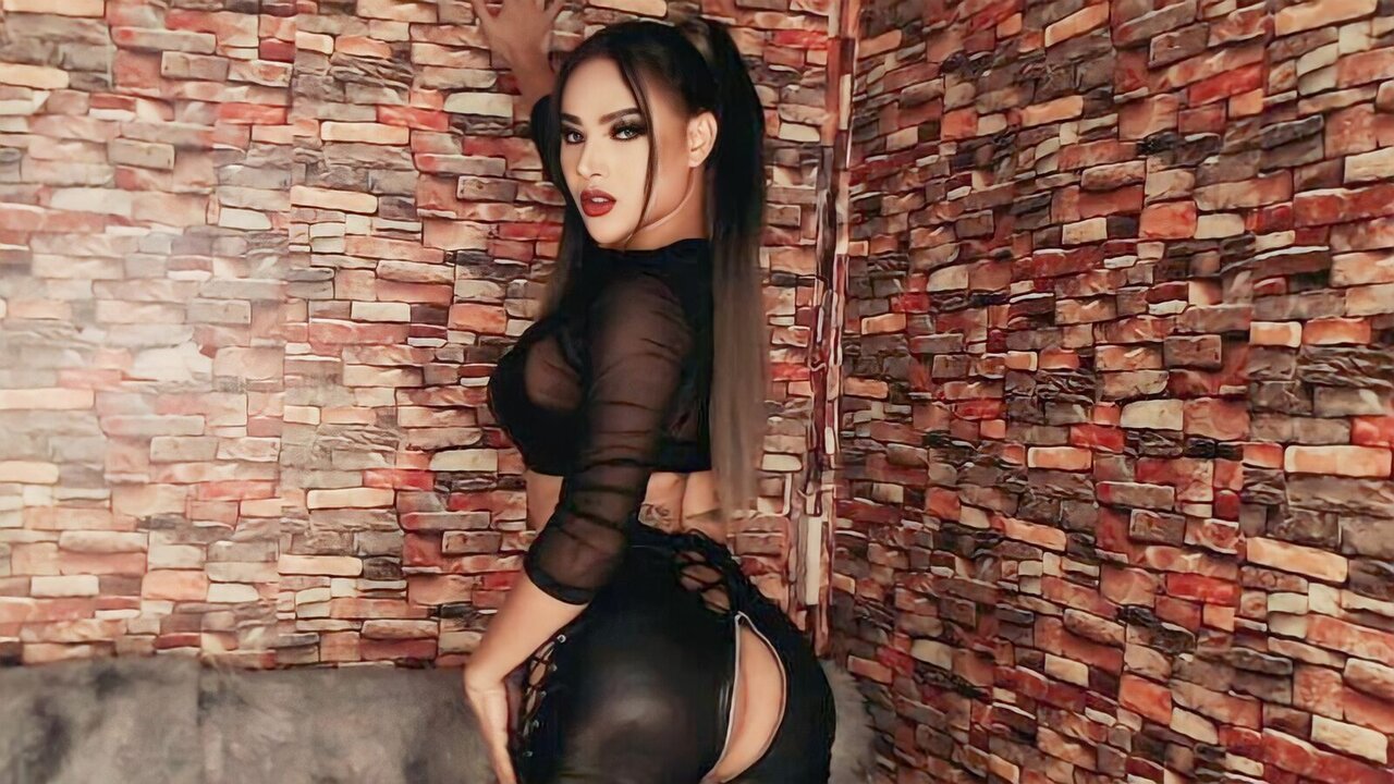 Catch SaraDevough’s Private Cam Show